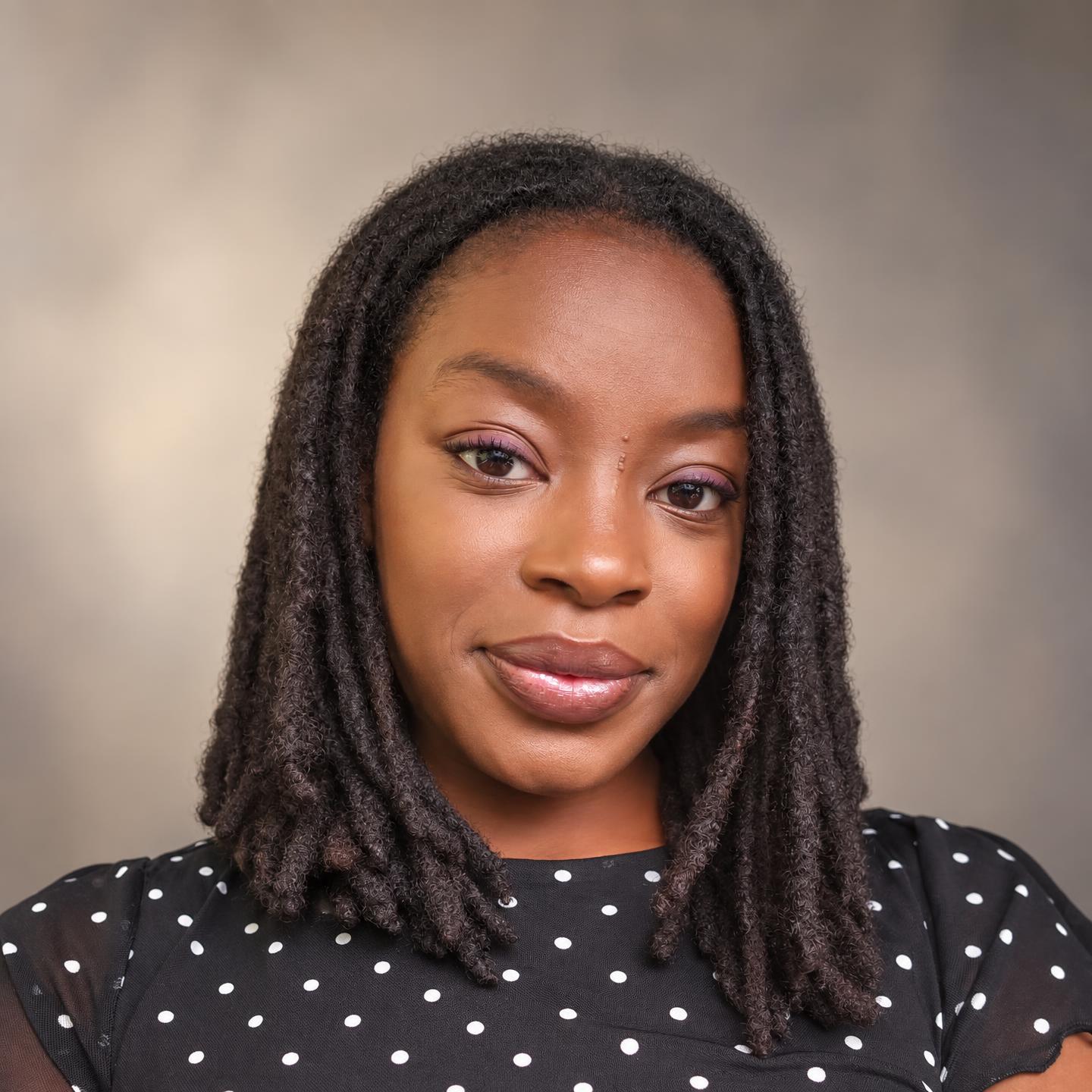 Abi, founder of Dainty & Grace Co.